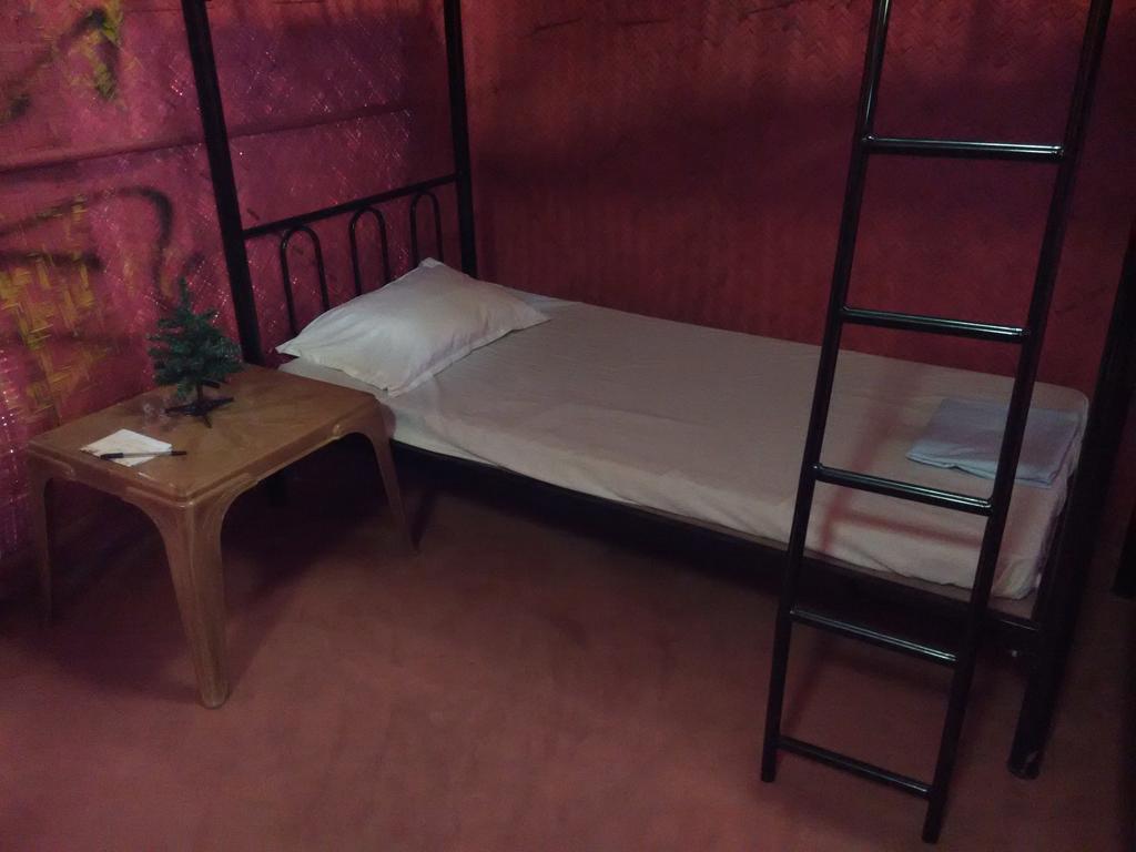 Bricks And Bamboo Hostel Анжуна Номер фото