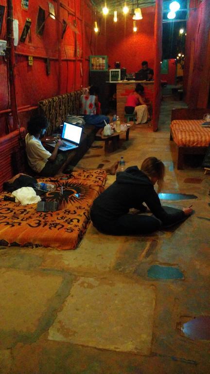 Bricks And Bamboo Hostel Анжуна Экстерьер фото