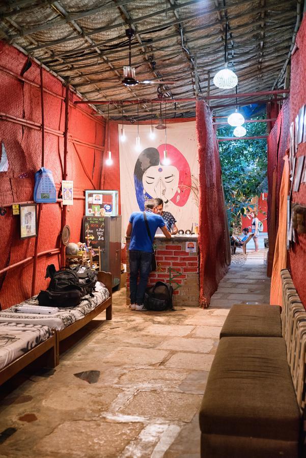Bricks And Bamboo Hostel Анжуна Экстерьер фото